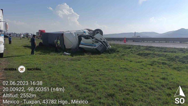 Vuelca tráiler sobre la carretera Pirámides – Tulancingo Vuelca tráiler sobre la carretera Pirámides – Tulancingo