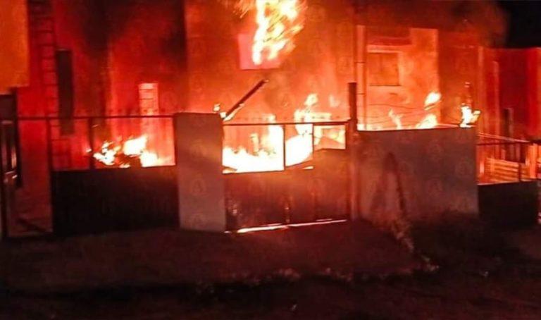 Mueren madre e hijos al incendiarse su casa Mueren madre e hijos al incendiarse su casa