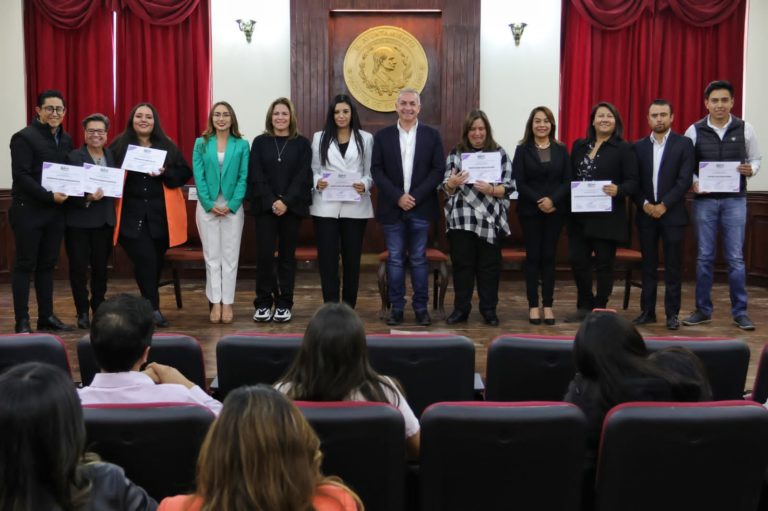 Rinden protesta integrantes del Comité que busca erradicar violencia laboral Rinden protesta integrantes del Comité que busca erradicar violencia laboral