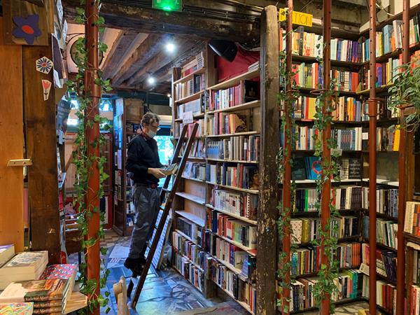 Amazon lleva al Consejo de Estado francés la tarifa fija de 3 euros por el envío de libros Amazon lleva al Consejo de Estado francés la tarifa fija de 3 euros por el envío de libros
