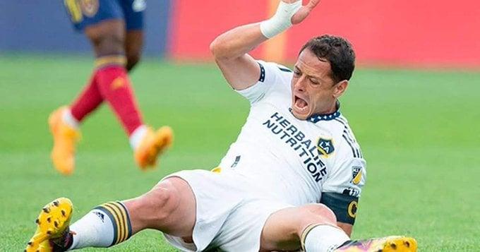 “Chicharito” sufre rotura de ligamento cruzado en la rodilla derecha “Chicharito” sufre rotura de ligamento cruzado en la rodilla derecha