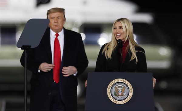 Trump hizo comentarios machistas sobre su hija Ivanka, revela un nuevo libro de un exempleado Trump hizo comentarios machistas sobre su hija Ivanka, revela un nuevo libro de un exempleado