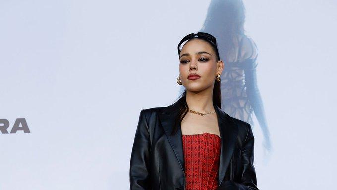 Danna Paola modela jeans para la temporada