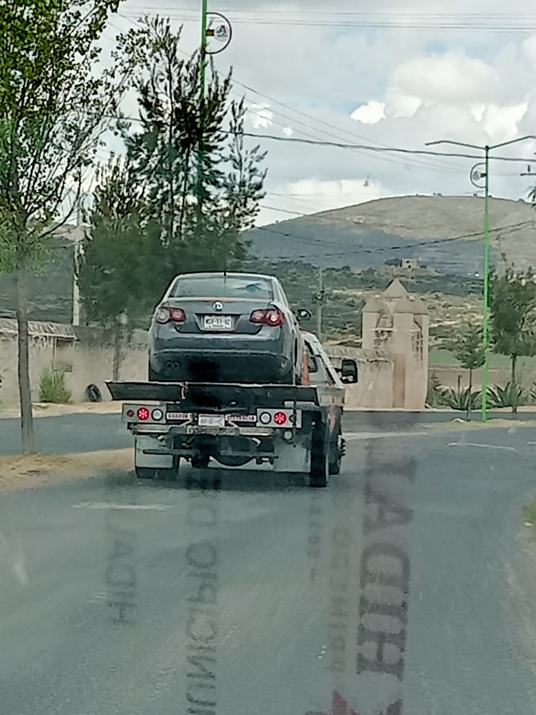 Encuentran a sujeto ejecutado dentro de la cajuela de un auto