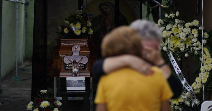 Llega el cuerpo de Hipólito Mora a La Ruana, Michoacán Llega el cuerpo de Hipólito Mora a La Ruana, Michoacán