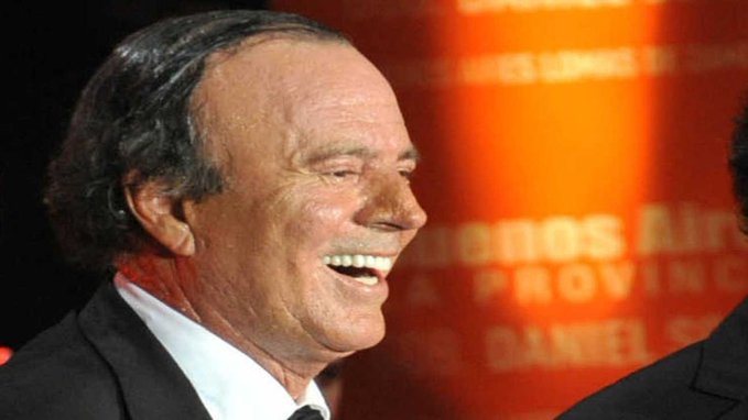 Julio Iglesias se apodera de las redes sociales