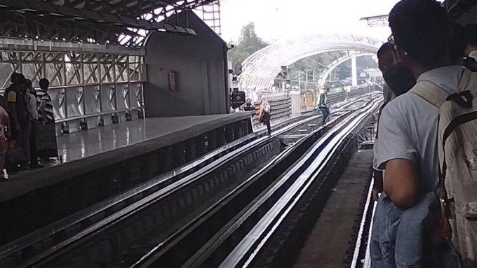 Sale video en donde trabajador del Metro muere tras caer en vías Sale video en donde trabajador del Metro muere tras caer en vías
