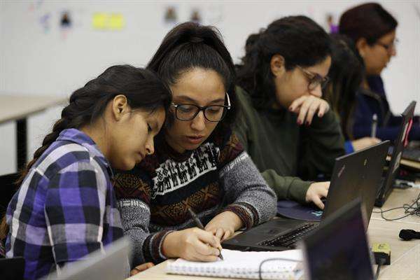 El número de estudiantes de carreras tecnológicas se desploma un 36 % en 5 años en México