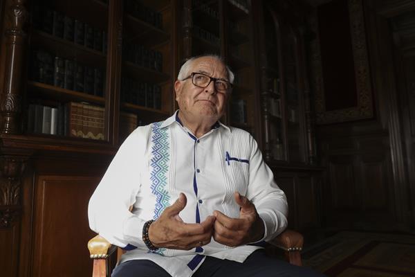Un libro para volver a los orígenes indígenas y las “huellas” que nunca se deben borrar Un libro para volver a los orígenes indígenas y las “huellas” que nunca se deben borrar