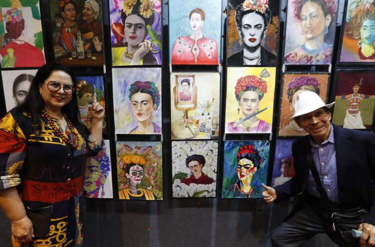 La exposición “100 Fridas para Frida” llega a la CDMX La exposición “100 Fridas para Frida” llega a la CDMX