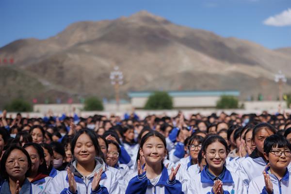 Aprender mandarín “en armonía”, la consigna china en el Tíbet