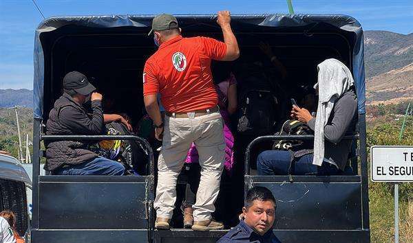 Localizan a 206 migrantes abandonados y obligados a ingerir sustancias en México Localizan a 206 migrantes abandonados y obligados a ingerir sustancias en México