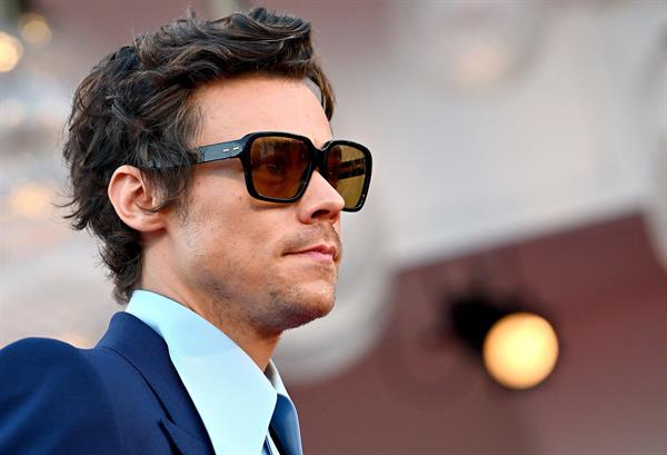 Carismático y encantador, Harry Styles enloquece al público en Barcelona Carismático y encantador, Harry Styles enloquece al público en Barcelona