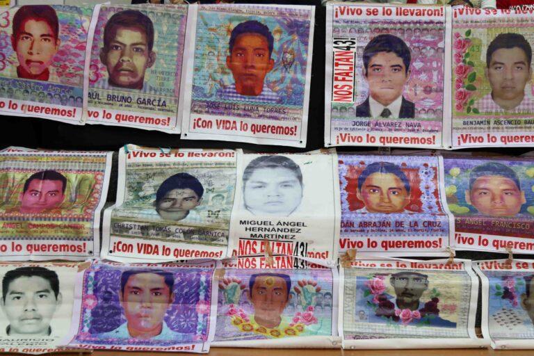 AMLO dice que el Ejército sí coopera en el caso de Ayotzinapa