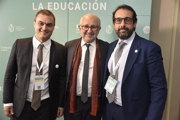 Unesco llama a los Gobiernos a hacerse preguntas sobre la tecnología en la educación Unesco llama a los Gobiernos a hacerse preguntas sobre la tecnología en la educación