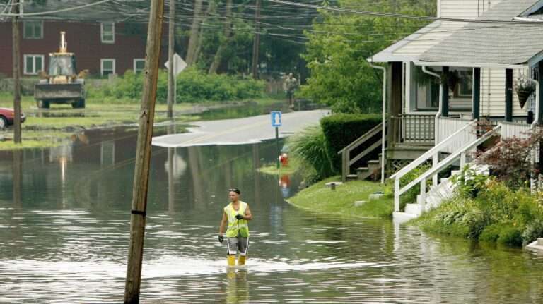 Al menos cuatro muertos y tres desaparecidos por inundaciones en Pensilvania, EE.UU. Al menos cuatro muertos y tres desaparecidos por inundaciones en Pensilvania, EE.UU.