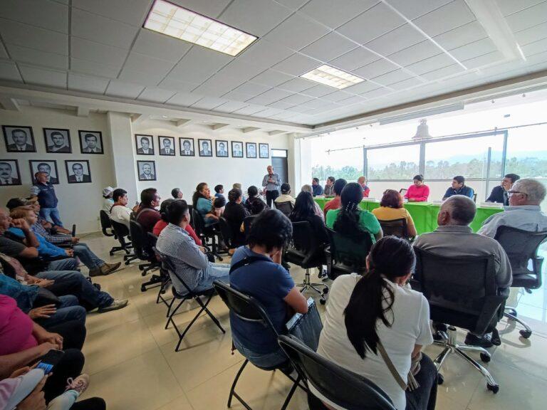 PRESIDENTE MUNICIPAL, ENTREGÓ ESCRITURAS A HABITANTES DE TULANCINGO PRESIDENTE MUNICIPAL, ENTREGÓ ESCRITURAS A HABITANTES DE TULANCINGO