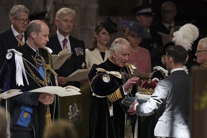 Carlos III y su segunda coronación, ahora en Escocia Carlos III y su segunda coronación, ahora en Escocia