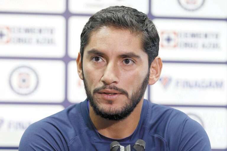 Jesús Corona y su emotivo reencuentro con jugadores de Cruz Azul Jesús Corona y su emotivo reencuentro con jugadores de Cruz Azul
