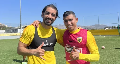AEK de Atenas presume reencuentro entre Orbelín y Pizarro AEK de Atenas presume reencuentro entre Orbelín y Pizarro