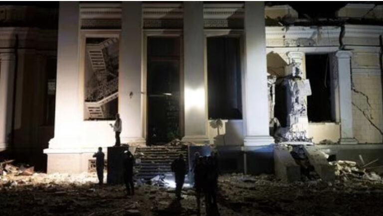 Bombardeos rusos dañaron una catedral histórica en Odesa, Ucrania Bombardeos rusos dañaron una catedral histórica en Odesa, Ucrania