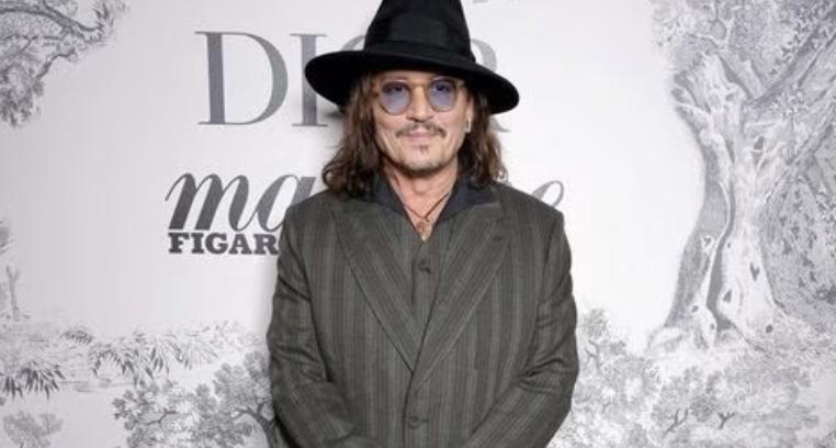 Cancelan concierto de Johnny Depp en Budapest tras encontrar al actor desmayado en un hotel Cancelan concierto de Johnny Depp en Budapest tras encontrar al actor desmayado en un hotel