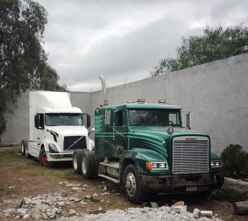 Desmantelan una bodega almacenaban productos y tractocamiones robados