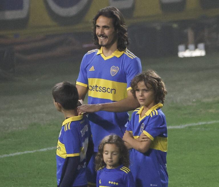 Cavani: “Es una responsabilidad muy grande ponerme esta camiseta” Cavani: “Es una responsabilidad muy grande ponerme esta camiseta”