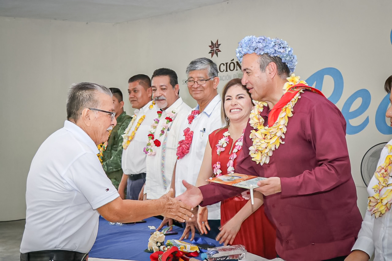 Natividad Castrejón inauguró polideportivo en la UPH