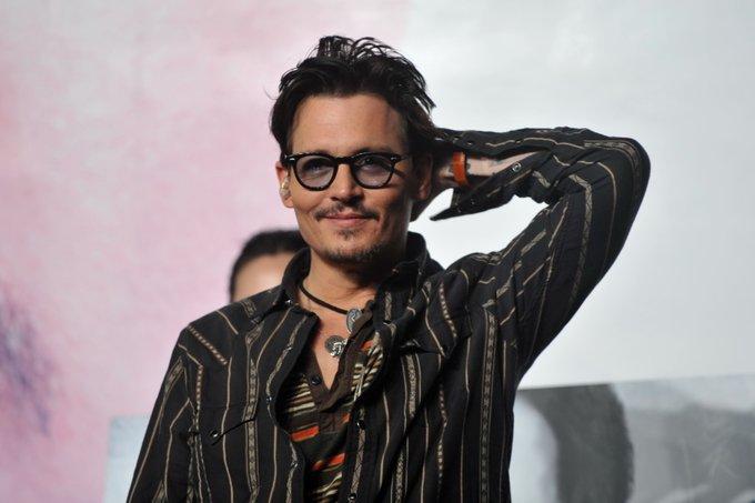 Johnny Depp reaparece en el escenario tras sufrir desmayo