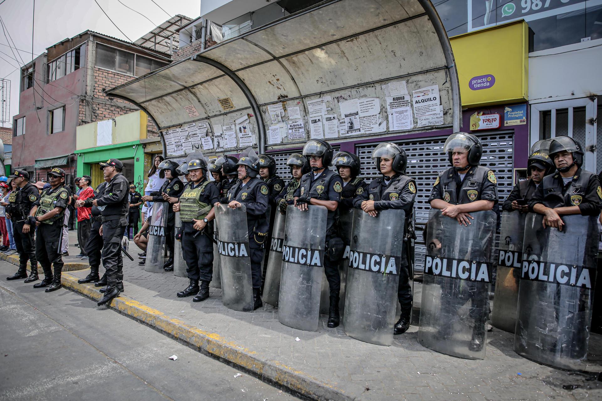 La Policía de Perú dispondrá más de 30.000 agentes en Lima