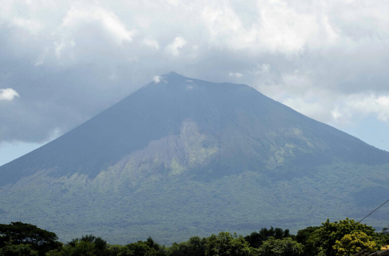 La erupción del volcán en Nicaragua deja olor a azufre y comunidades cubiertas de ceniza La erupción del volcán en Nicaragua deja olor a azufre y comunidades cubiertas de ceniza