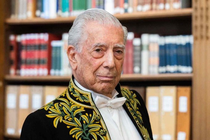 Mario Vargas Llosa está hospitalizado por Covid