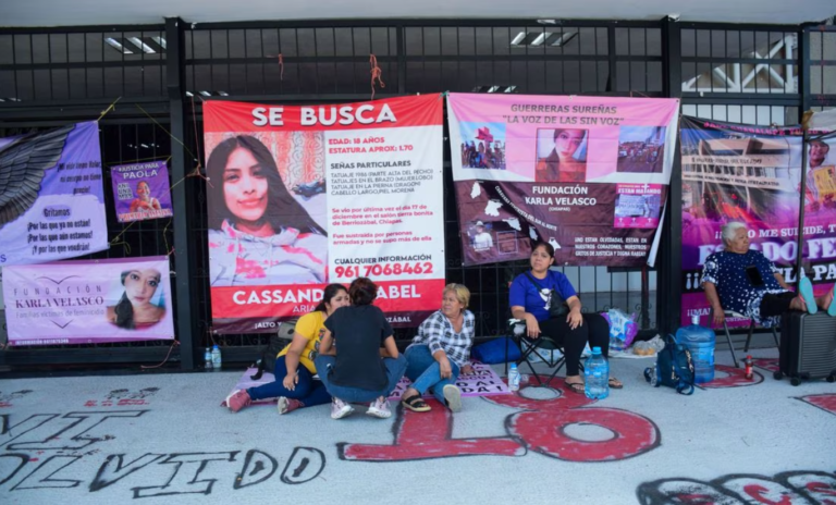 Familiares y colectivos feministas exigen aparición de joven