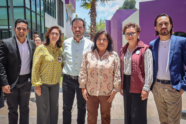 Dan banderazo de inicio al proyecto “Mentes Brillantes” Dan banderazo de inicio al proyecto “Mentes Brillantes”