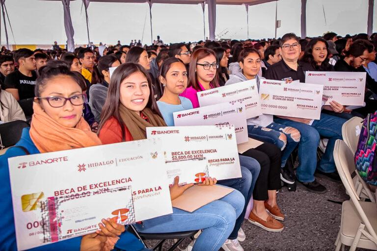 Otorgan Becas para la Transformación en diversas universidades 