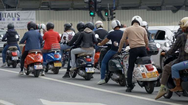 Aunque poco, pero aumenta el uso de casco en motociclistas