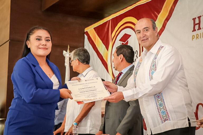 Ceremonia de graduación de la Escuela Normal de las Huastecas