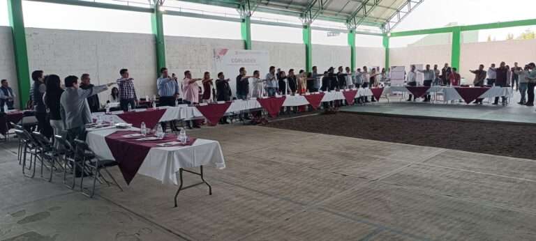 Reclaman abandono de carreteras intermunicipales y del sector salud Reclaman abandono de carreteras intermunicipales y del sector salud