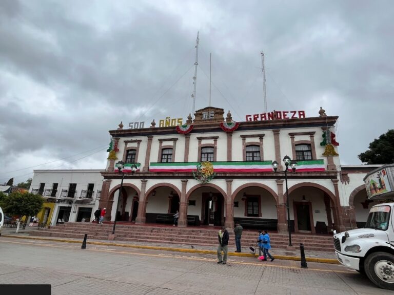 Ayuntamiento de Zimapán, debe reinstalar a 38 trabajadores Ayuntamiento de Zimapán, debe reinstalar a 38 trabajadores