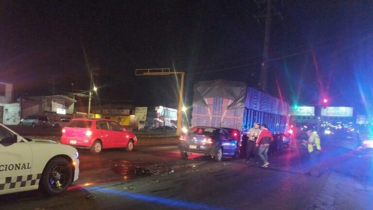 Otro choque por alcance, en Bajada de San José Otro choque por alcance, en Bajada de San José