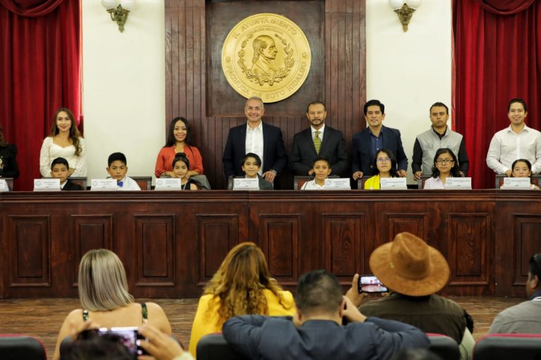 Niñas y niños realizan primera sesión en favor de infancias Niñas y niños realizan primera sesión en favor de infancias