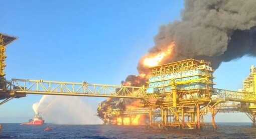 Se incendia plataforma de Pemex en sonda de Campeche Se incendia plataforma de Pemex en sonda de Campeche
