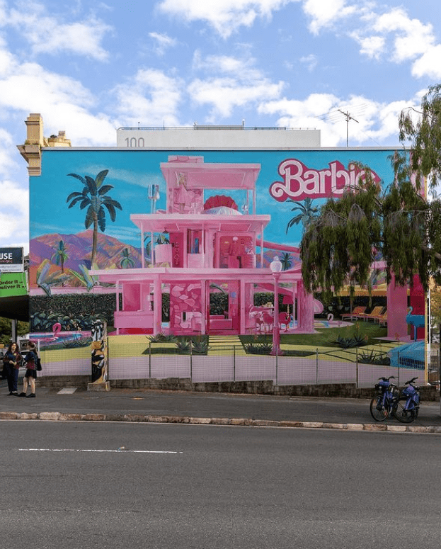 Pintan mural de la casa de Barbie en calles de Australia