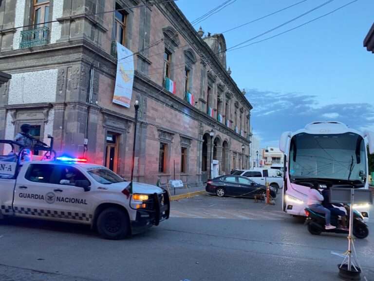 Policía desapareció a mujer y su hijo, clama jefe de familia Policía desapareció a mujer y su hijo, clama jefe de familia