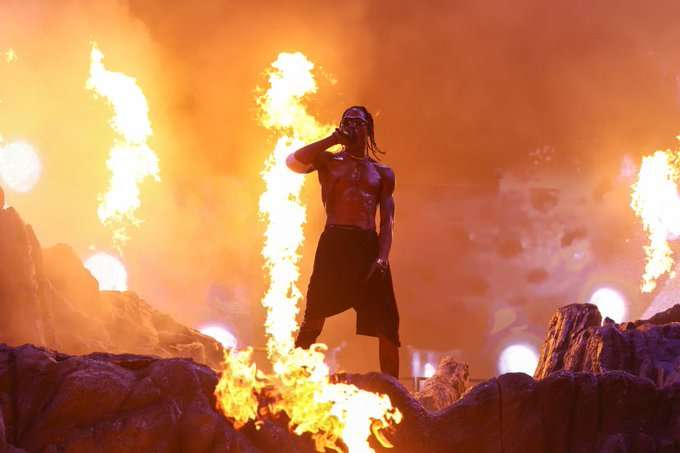 Travis Scott es cancelado en Egipto por “rituales” en sus shows Travis Scott es cancelado en Egipto por “rituales” en sus shows