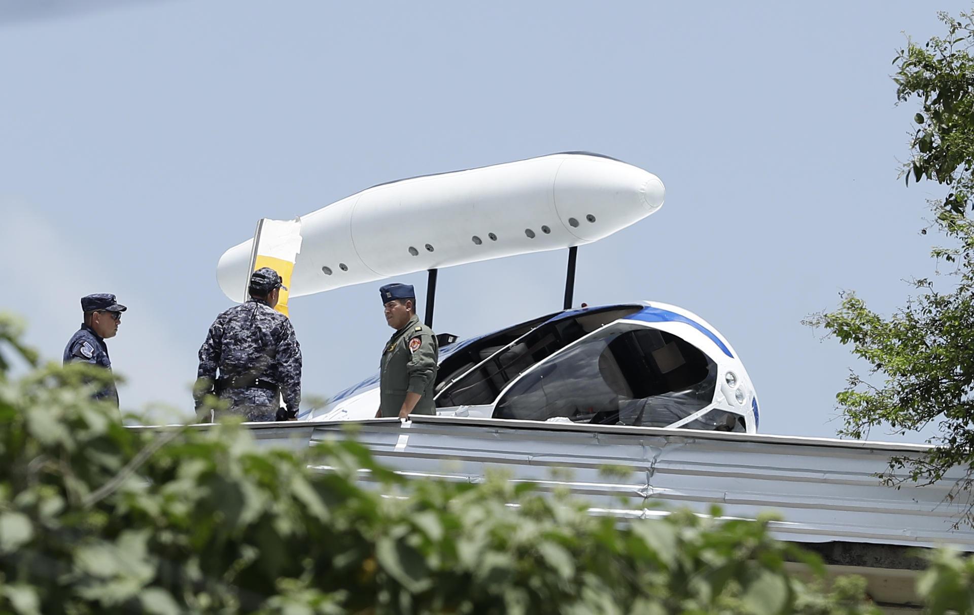 Un helicóptero de la Policía cae sobre techo de Iglesia en San Salvador sin dejar muertos