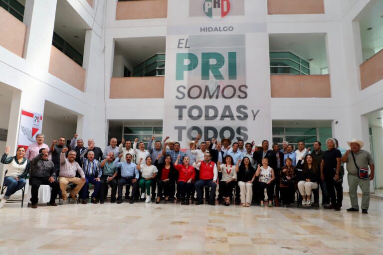 Tras renuncias de presidentes municipales al tricolor, Mendoza Bustamante presume cierre de filas con exalcaldes Tras renuncias de presidentes municipales al tricolor, Mendoza Bustamante presume cierre de filas con exalcaldes