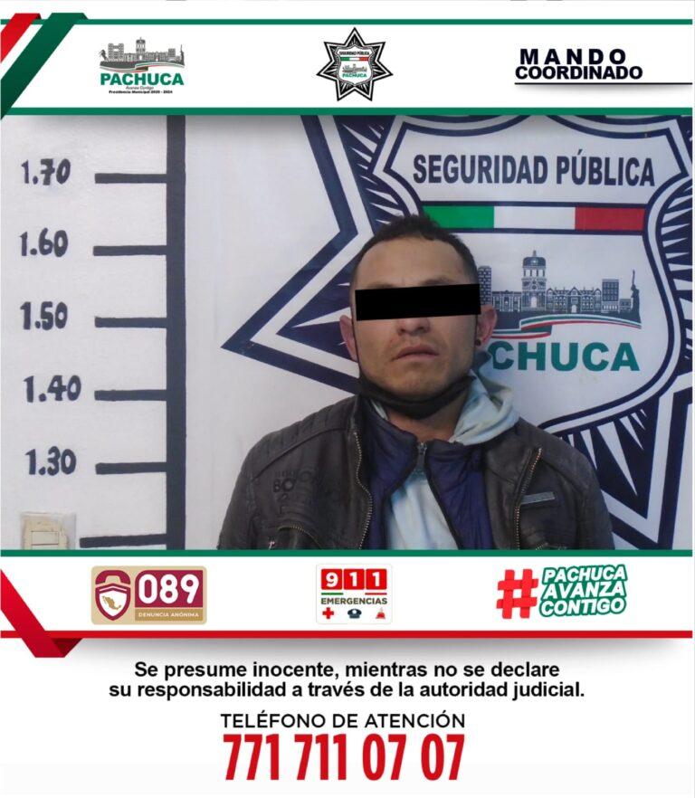 Policía de Pachuca detiene a 2 hombres por presunto robo Policía de Pachuca detiene a 2 hombres por presunto robo