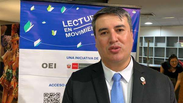 Perú y la OEI promocionan la lectura en las calles y el transporte público de Lima Perú y la OEI promocionan la lectura en las calles y el transporte público de Lima